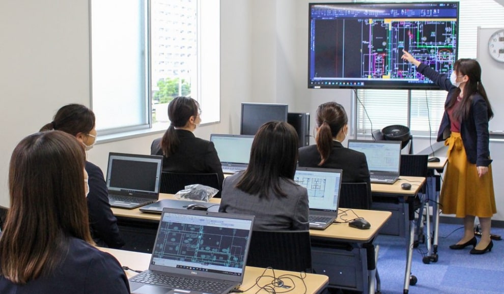 オープンアップコンストラクションのCAD研修風景